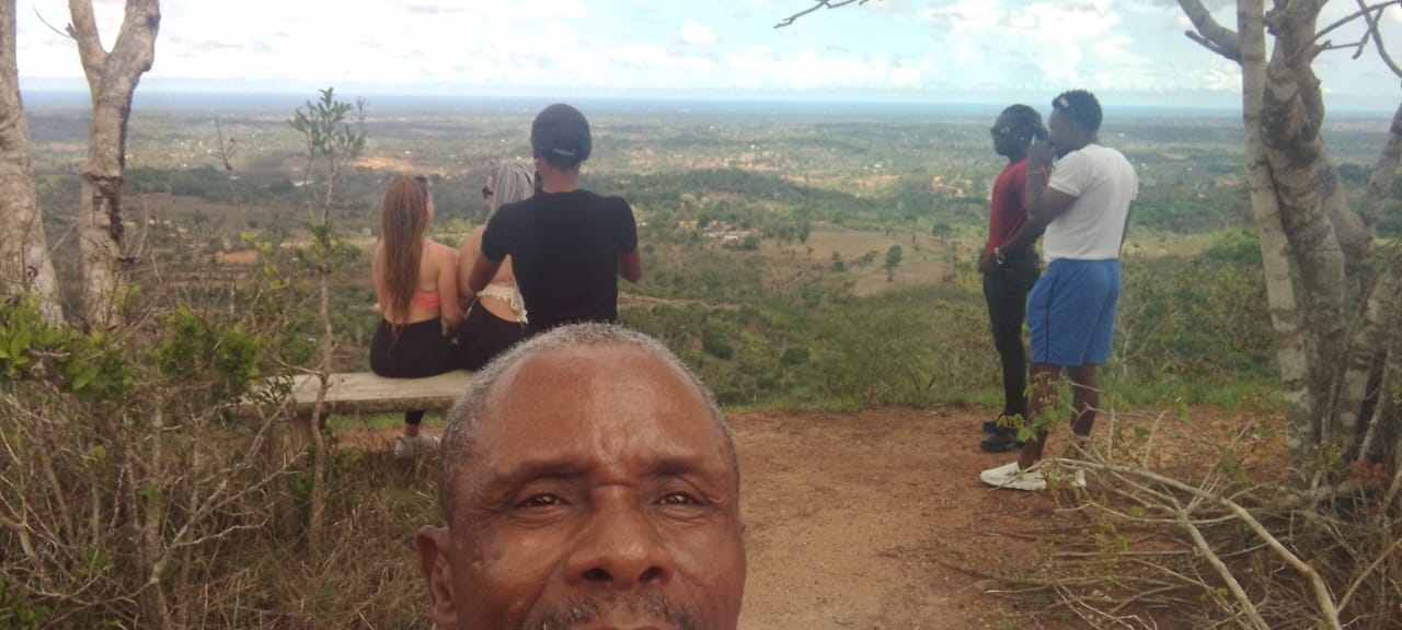 Another viewpoint selfie with the group