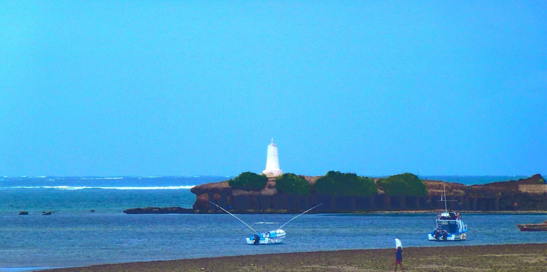 Vasco da Gama Pillar headland and boats in Malindi bay